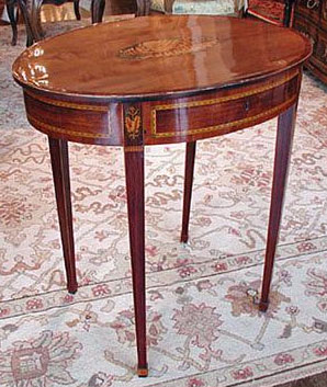 Круглый стол в стиле Томаса Шератона