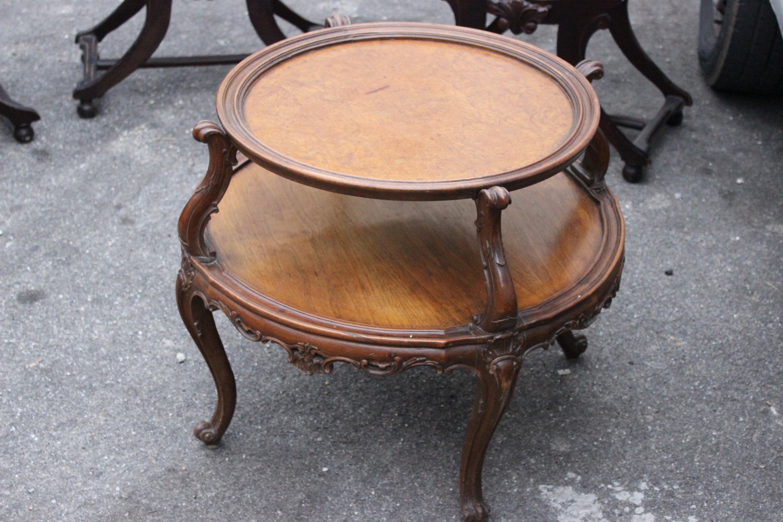 Старинный стол двухъярусный. Кофейный столик рококо. Столик названия. Банкетка дубовая антикварная. Имя столик